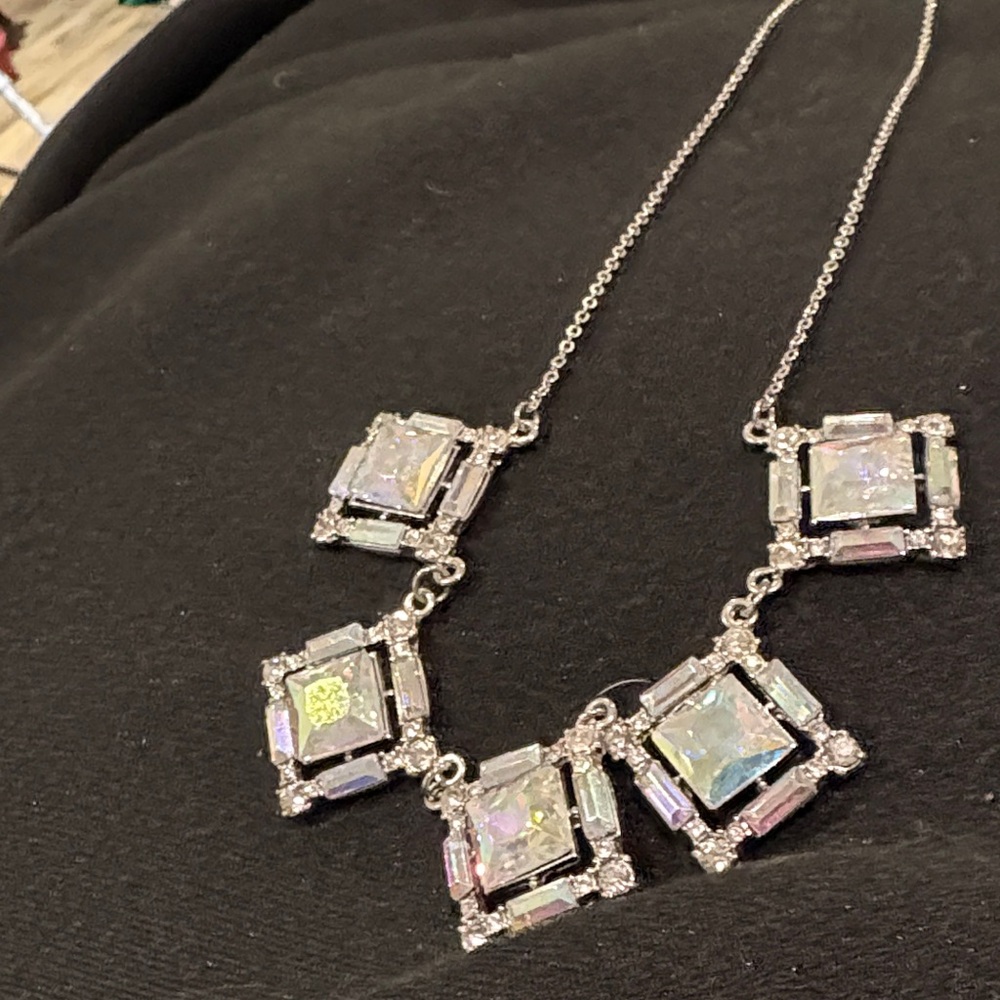 Elegant Silver Necklace with Iridescent Accents